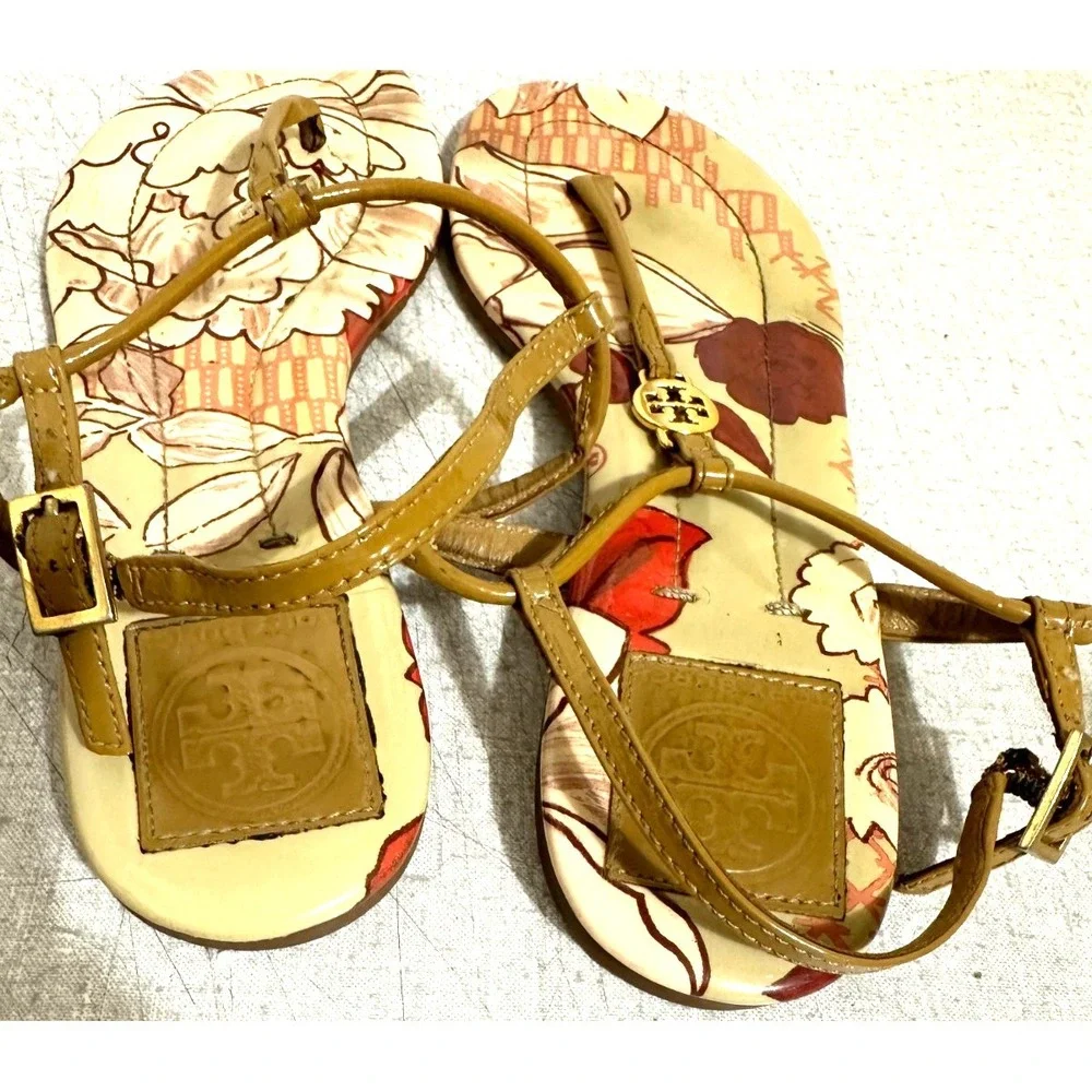 Tory Burch Emmy Size 7 Tan Patent Leather T-Strap Flat Logo Sandals